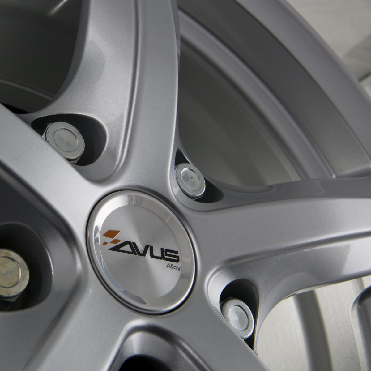 Avus Racing AF8 Hyper Silver Alufelge 6x15 Zoll ET45 LK 5x112 ML73.1 – Bild 5