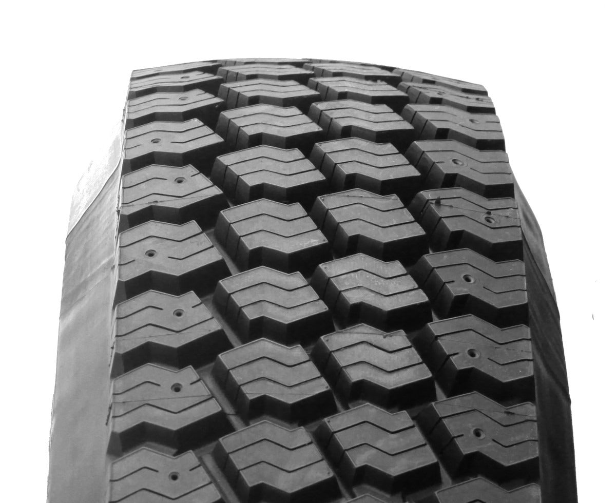 Runderneuert K213 / MS817 365/80 R20 152K