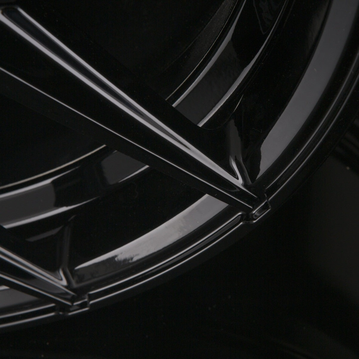 Motec Ultimate (MCR4) Black Painted - Schwarz Glänzend Alufelge 8x19 Zoll ET30 LK 5x112 ML66.6 – Bild 5