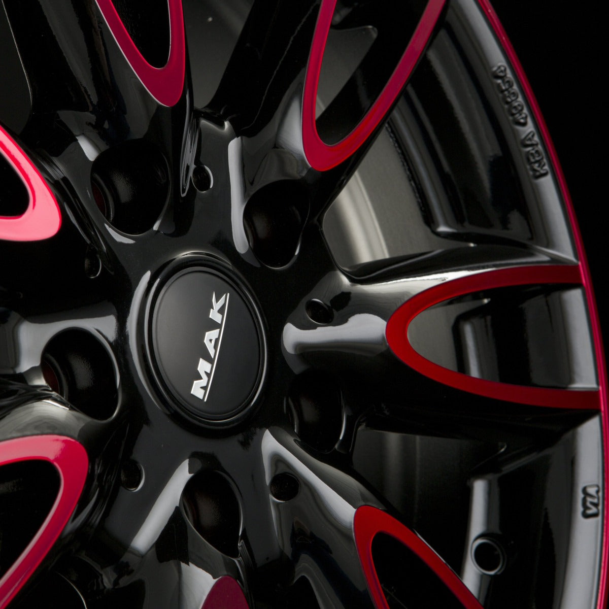 Mak Jackie Black & Red Alufelge 7x17 Zoll ET54 LK 5x112 ML66.6 – Bild 5