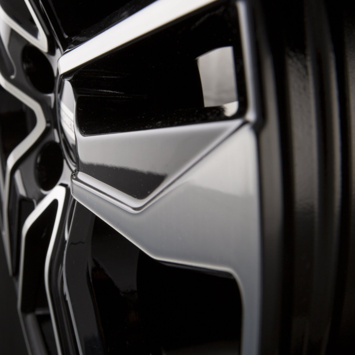 Fondmetal Hexis Glossy Black Machined Alufelge 8x18 Zoll ET29 LK 5x112 ML66.6 – Bild 5