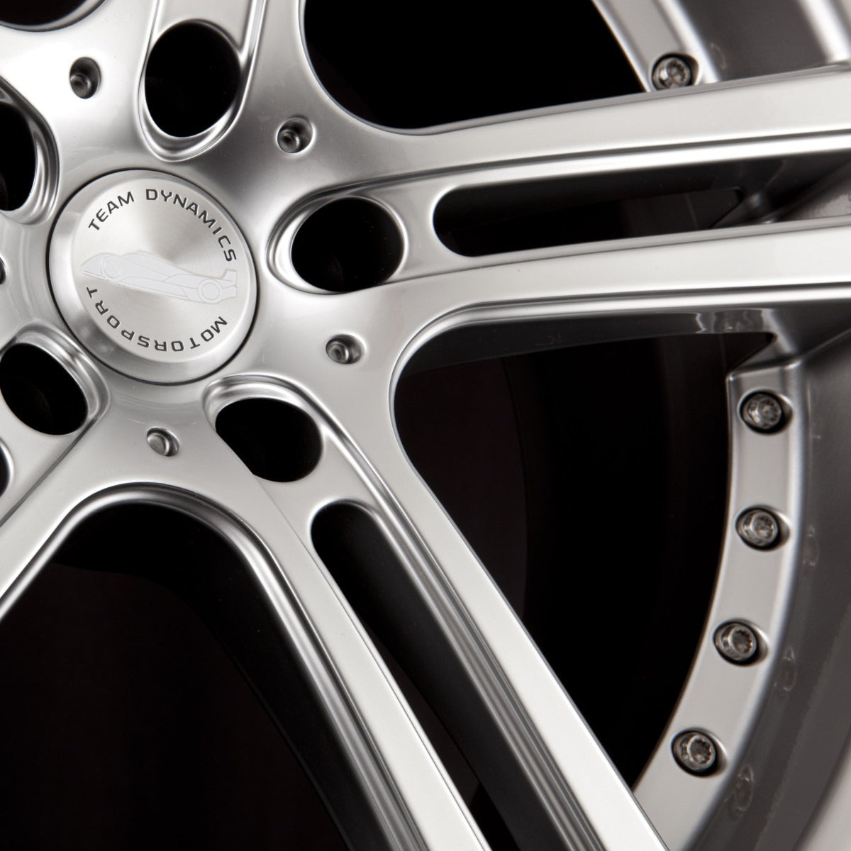 Team Dynamics LE Mans High-Power-Silver Alufelge 9.5x19 Zoll ET45 LK 5x112 ML73.1 – Bild 3