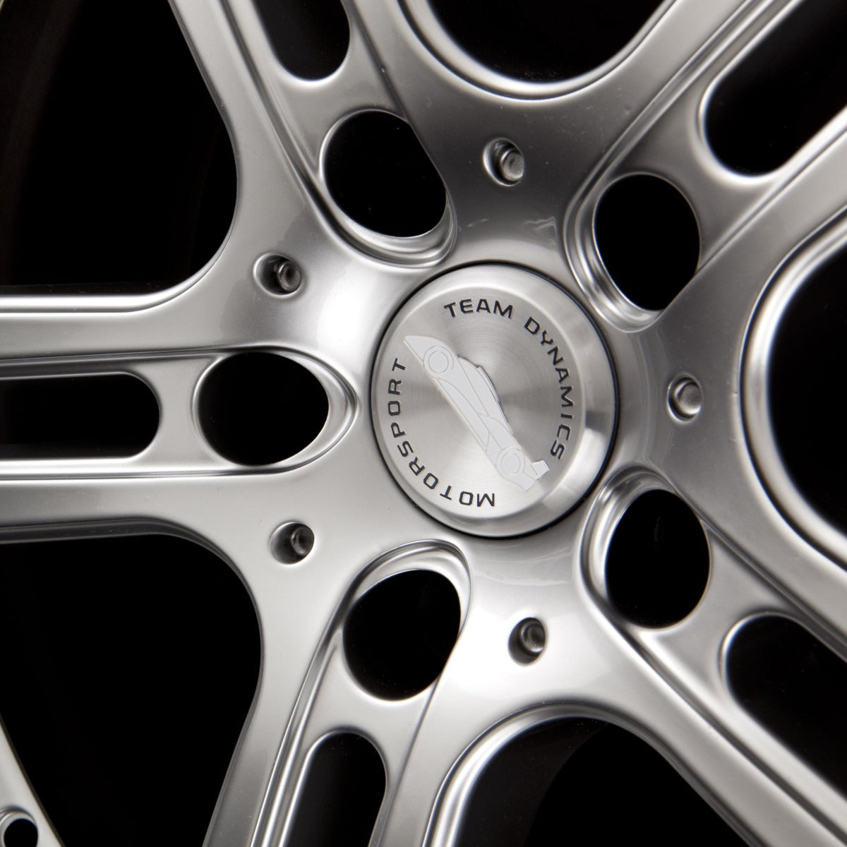 Team Dynamics LE Mans High-Power-Silver Alufelge 9.5x19 Zoll ET45 LK 5x112 ML73.1 – Bild 4