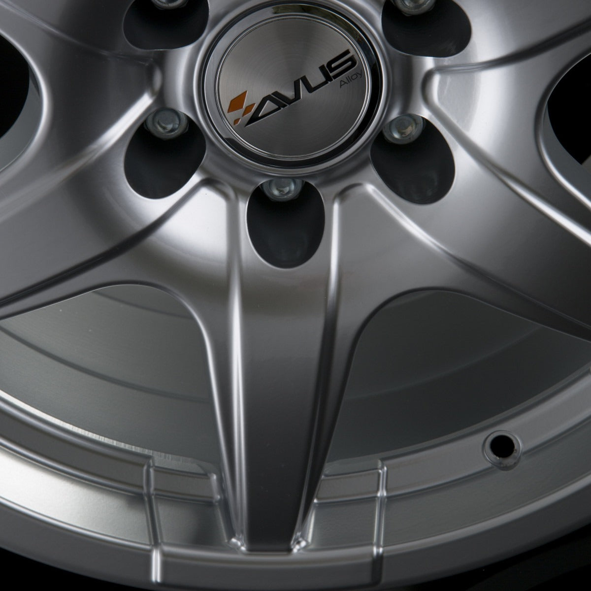 Avus Racing Grizzly Hyper Silver Alufelge 7x17 Zoll ET60 LK 5x130 ML84.1 – Bild 4