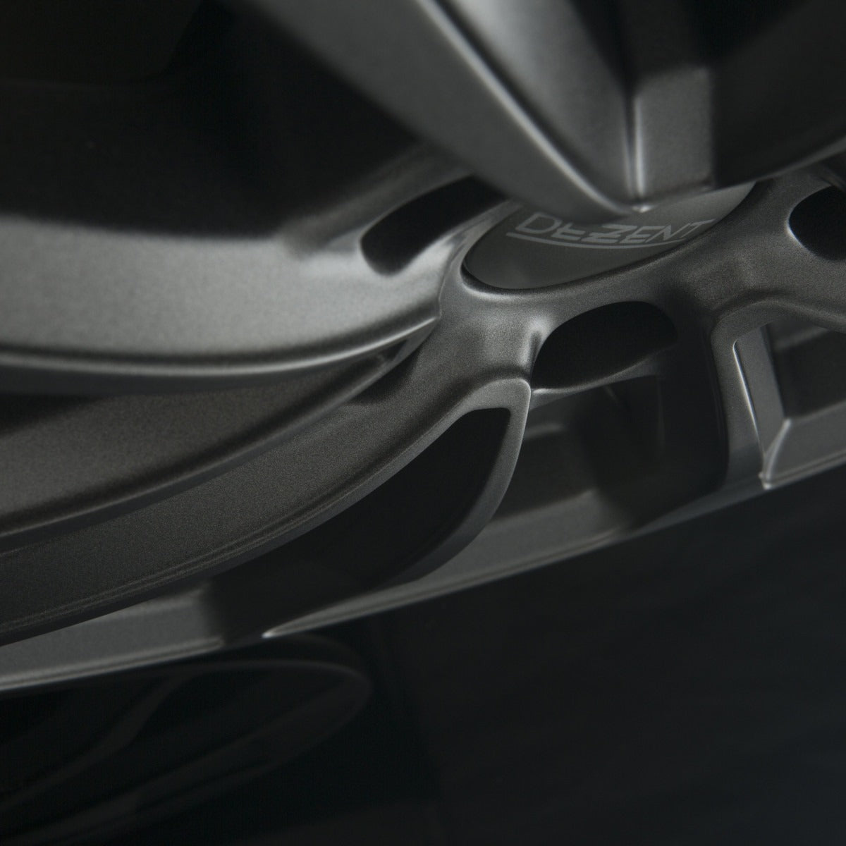 Dezent KS GRAPHITE - Graphite Matt Alufelge 7x17 Zoll ET47 LK 5x114.3 ML67.1 – Bild 3