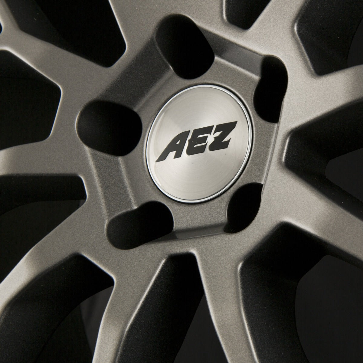 AEZ Crest DARK - Gunmetal Matt Polished Lip Alufelge 8x19 Zoll ET46 LK 5x115 ML70.2 – Bild 5