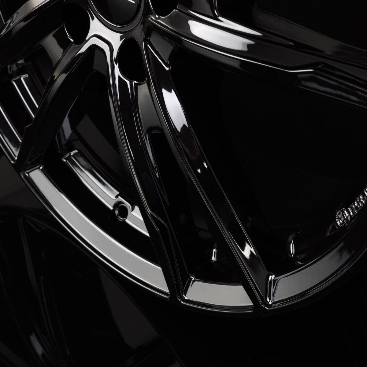 Dezent KF BLACK - Schwarz Glänzend Alufelge 8x18 Zoll ET55 LK 5x108 ML63.4 – Bild 4