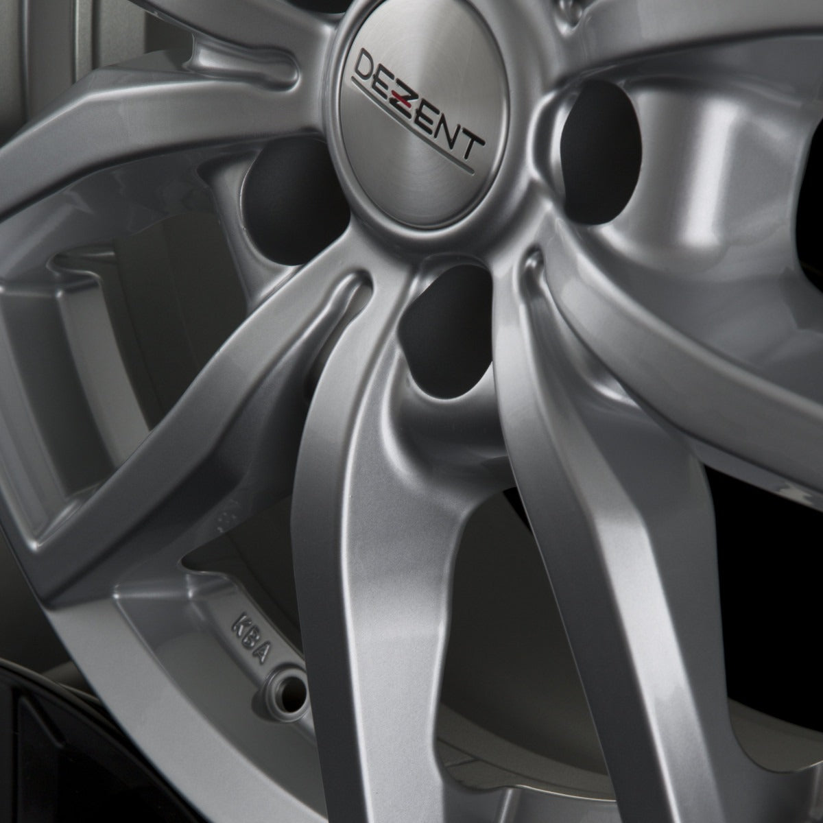 Dezent TE SILVER - Silber Alufelge 8x18 Zoll ET30 LK 5x114.3 ML71.6