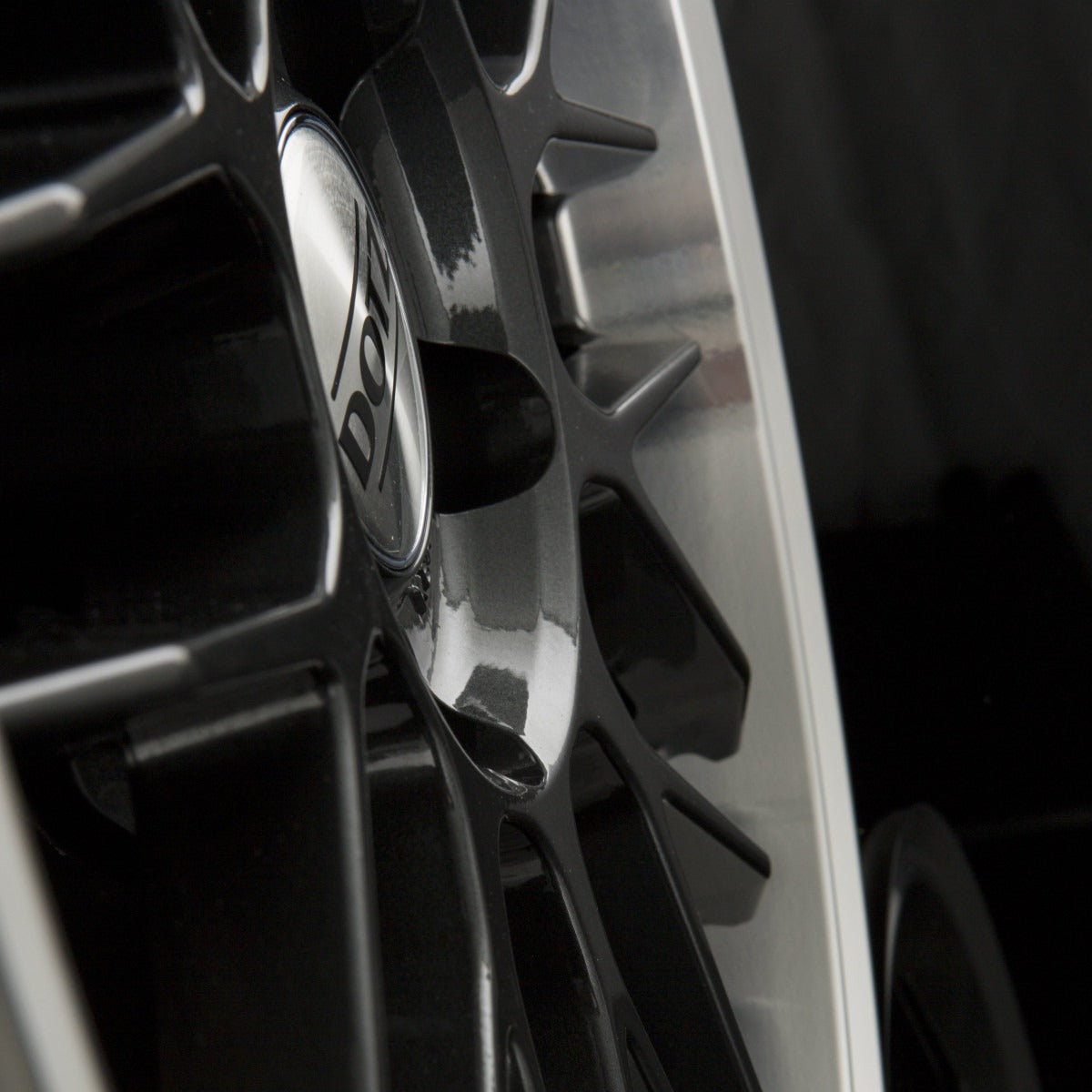 Dotz Revvo DARK - Gunmetal Polished Alufelge 8.5x19 Zoll ET35 LK 5x112 ML70.1