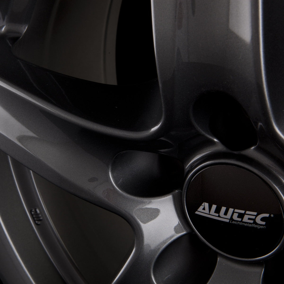 Alutec Grip Graphit Alufelge 7x16 Zoll ET38 LK 5x114.3 ML70 – Bild 5