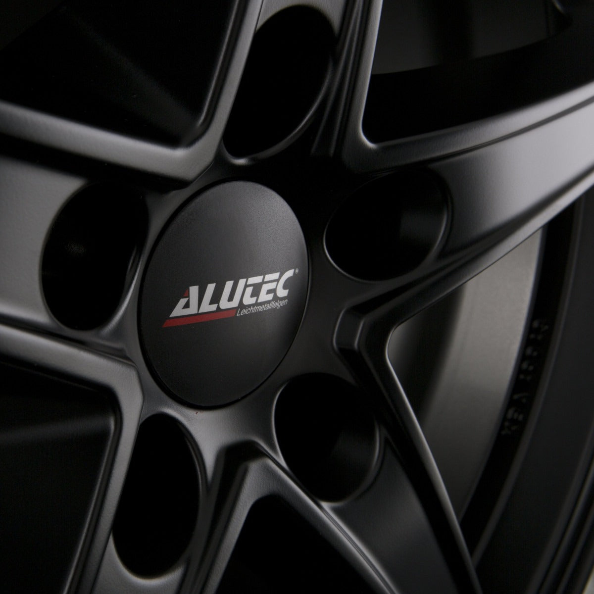 Alutec Raptr Racing-Schwarz Alufelge 6.5x16 Zoll ET50 LK 5x114.3 ML70.1 – Bild 4