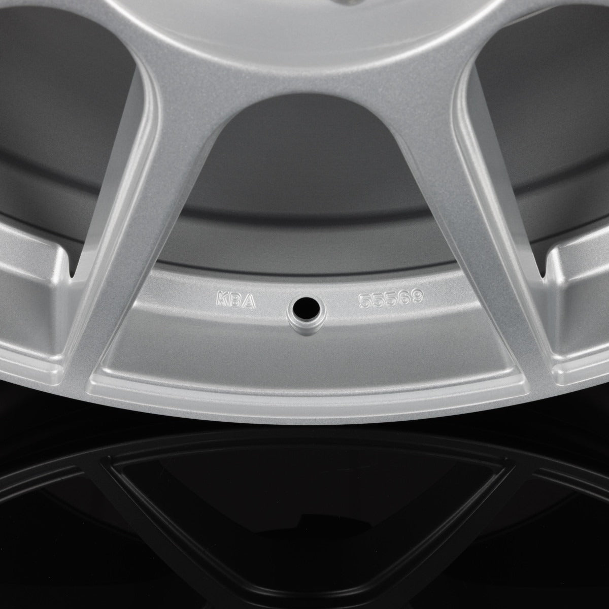 Axxion X2 Race Silber Lackiert (RS) Alufelge 7x17 Zoll ET37 LK 5x120 ML72.6 – Bild 4