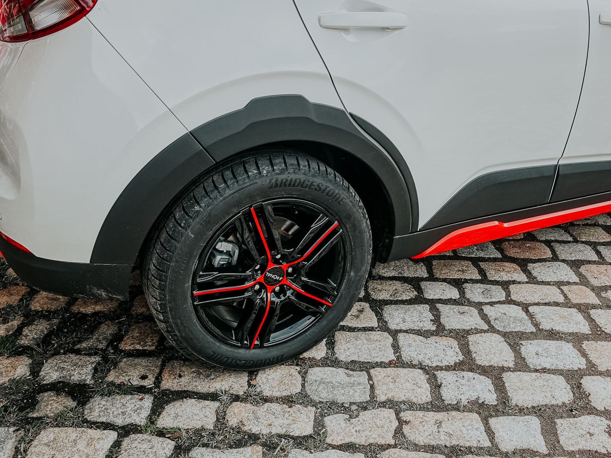 Ronal R57 jetblack-red spoke Alufelge – Bild 6