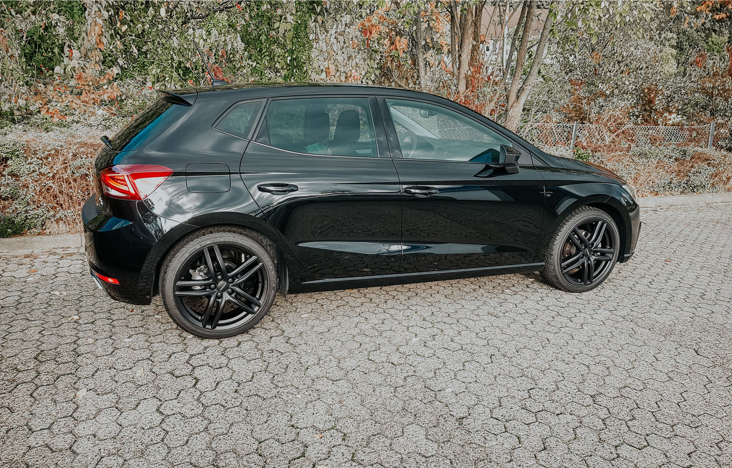 Ronal R65 jetblack-matt Alufelge 7x17 Zoll ET35 LK 4x98 ML58.1 – Bild 3