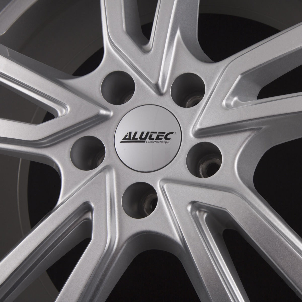 Alutec Tormenta Polar-Silber Alufelge 8x19 Zoll ET42 LK 5x108 ML63.4 – Bild 4