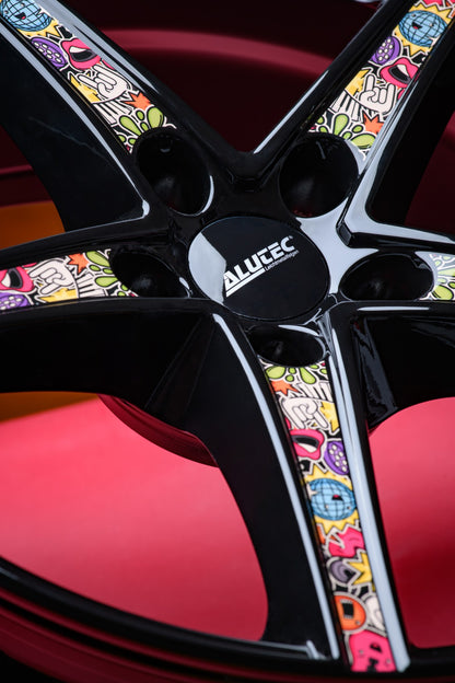 Alutec Raptr diamant-schwarz mit Stickerbomb Alufelge 8x18 Zoll ET45 LK 5x114.3 ML70.1 – Bild 3