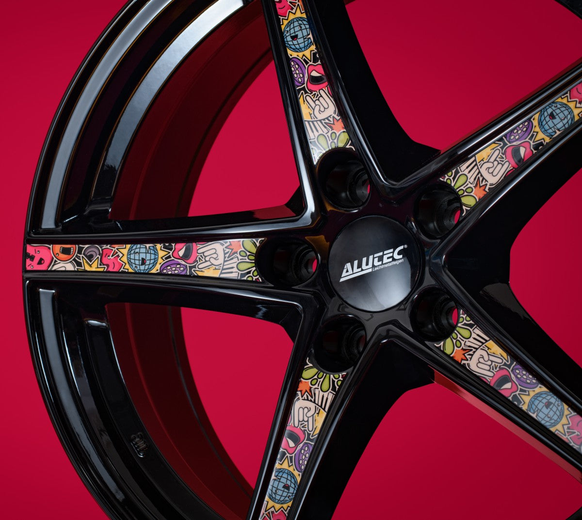 Alutec Raptr diamant-schwarz mit Stickerbomb Alufelge 8x18 Zoll ET45 LK 5x114.3 ML70.1 – Bild 4