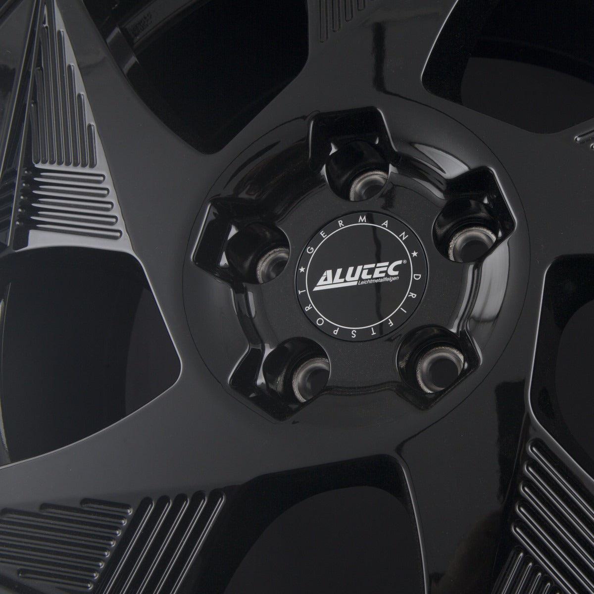 Alutec Solar Diamant-Schwarz Alufelge 8x19 Zoll ET47.5 LK 5x108 ML63.4 – Bild 3