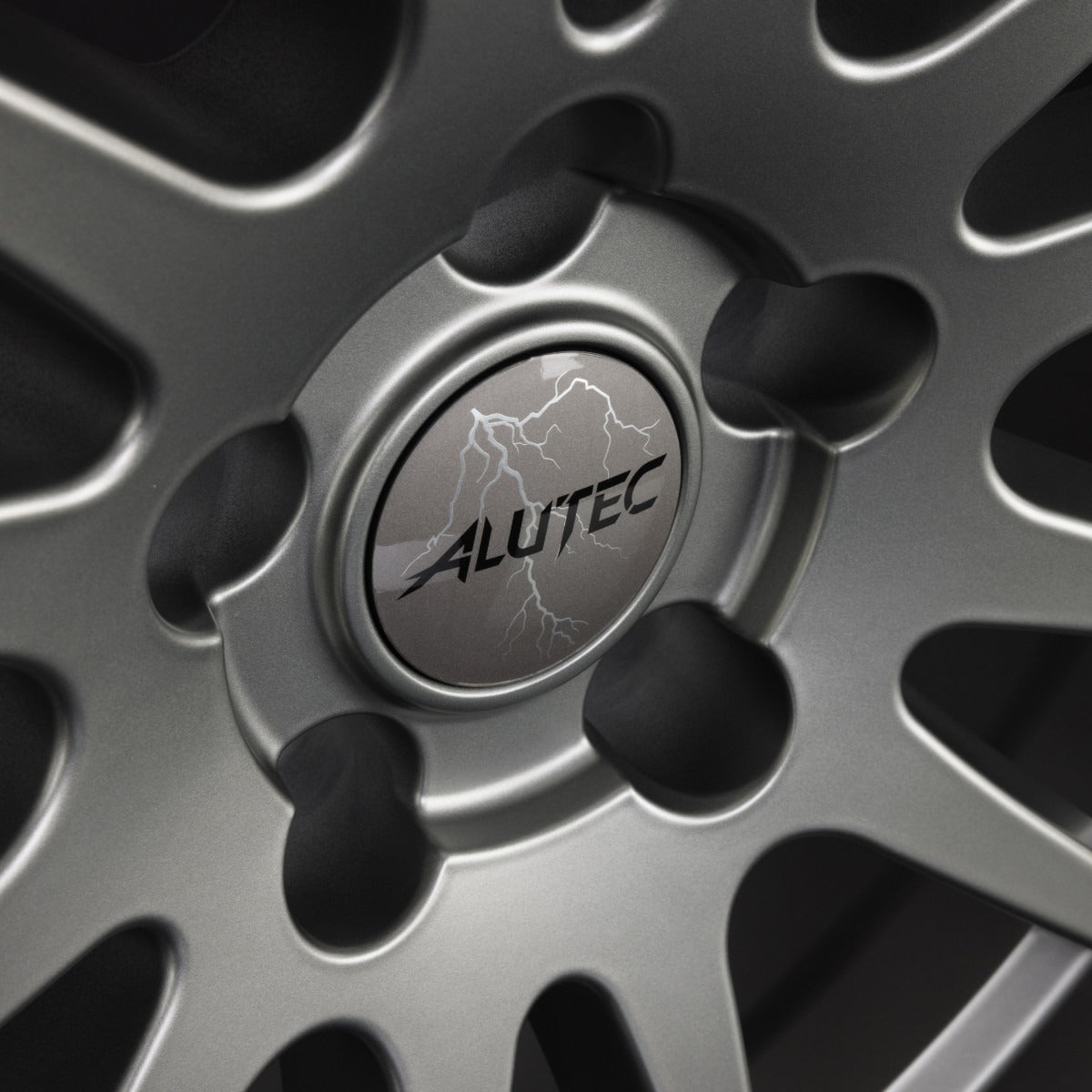 Alutec Monstr carbon-grey Alufelge 8x20 Zoll ET50 LK 5x114.3 ML67.1 – Bild 3