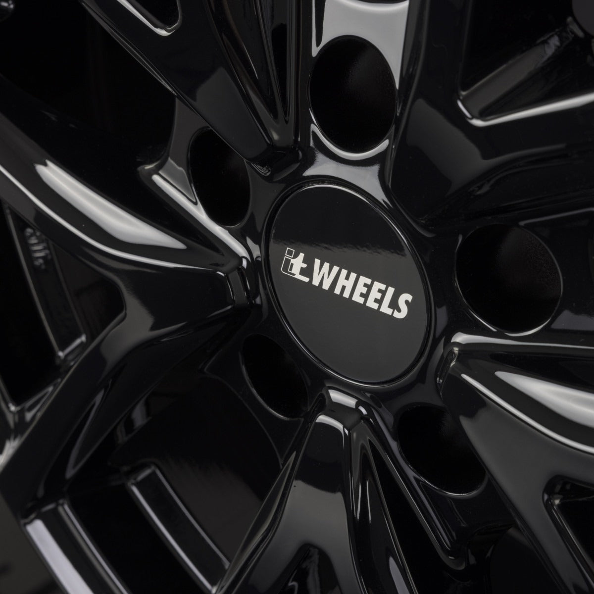 itWheels Mira Gloss Black Alufelge 8x20 Zoll ET50 LK 5x114.3 ML67.1 – Bild 3
