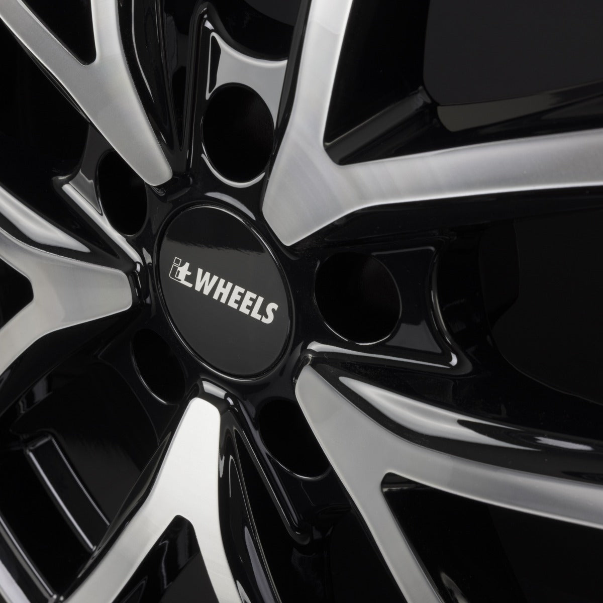 itWheels Mira Diamond Black Front Polished Alufelge 8x20 Zoll ET40 LK 5x114.3 ML70.1 – Bild 3