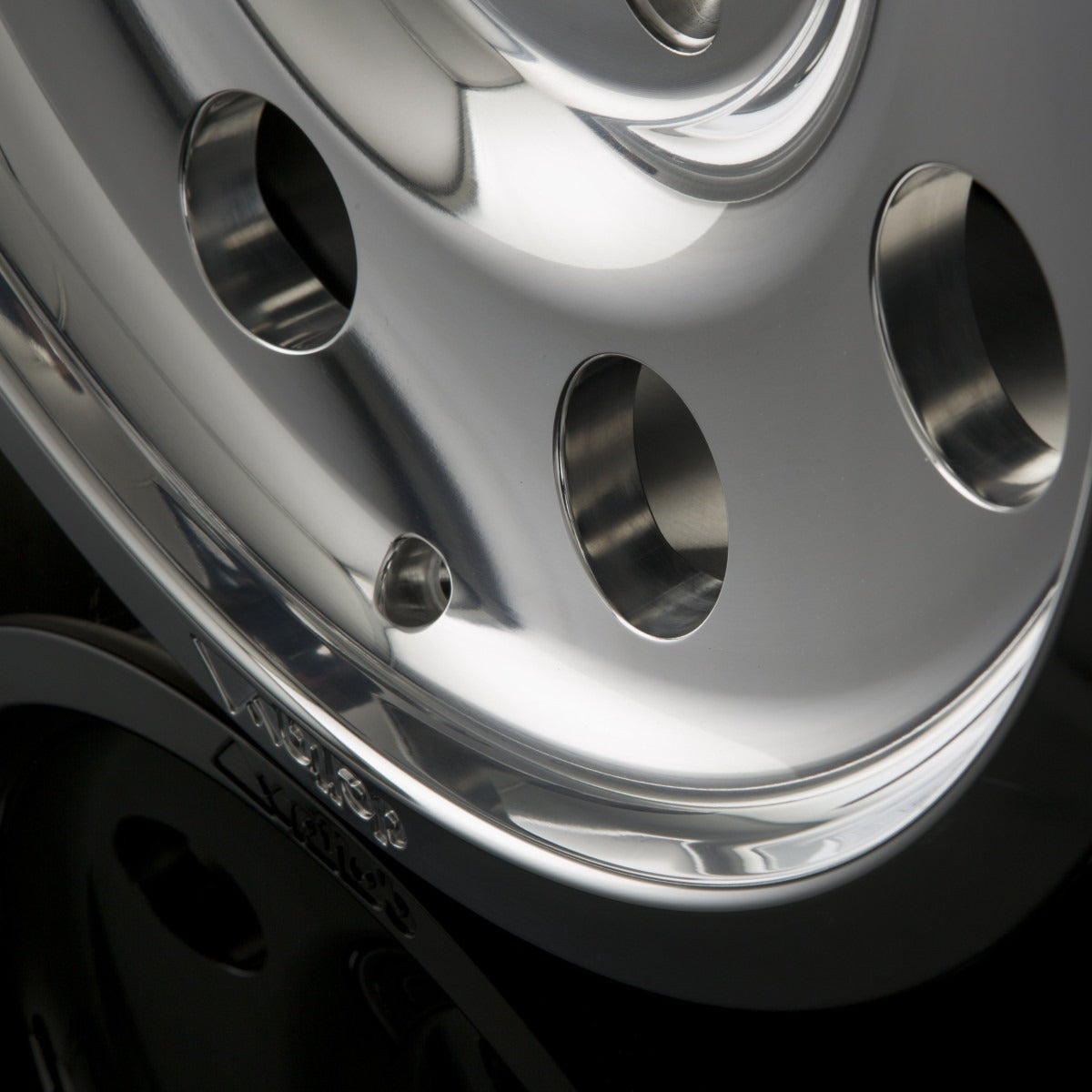 DELTA 4x4 Legacy Forged Polished - Alu Poliert ohne Klarlack Alufelge 8x16 Zoll ET25 LK 5x120 ML65.1 – Bild 3