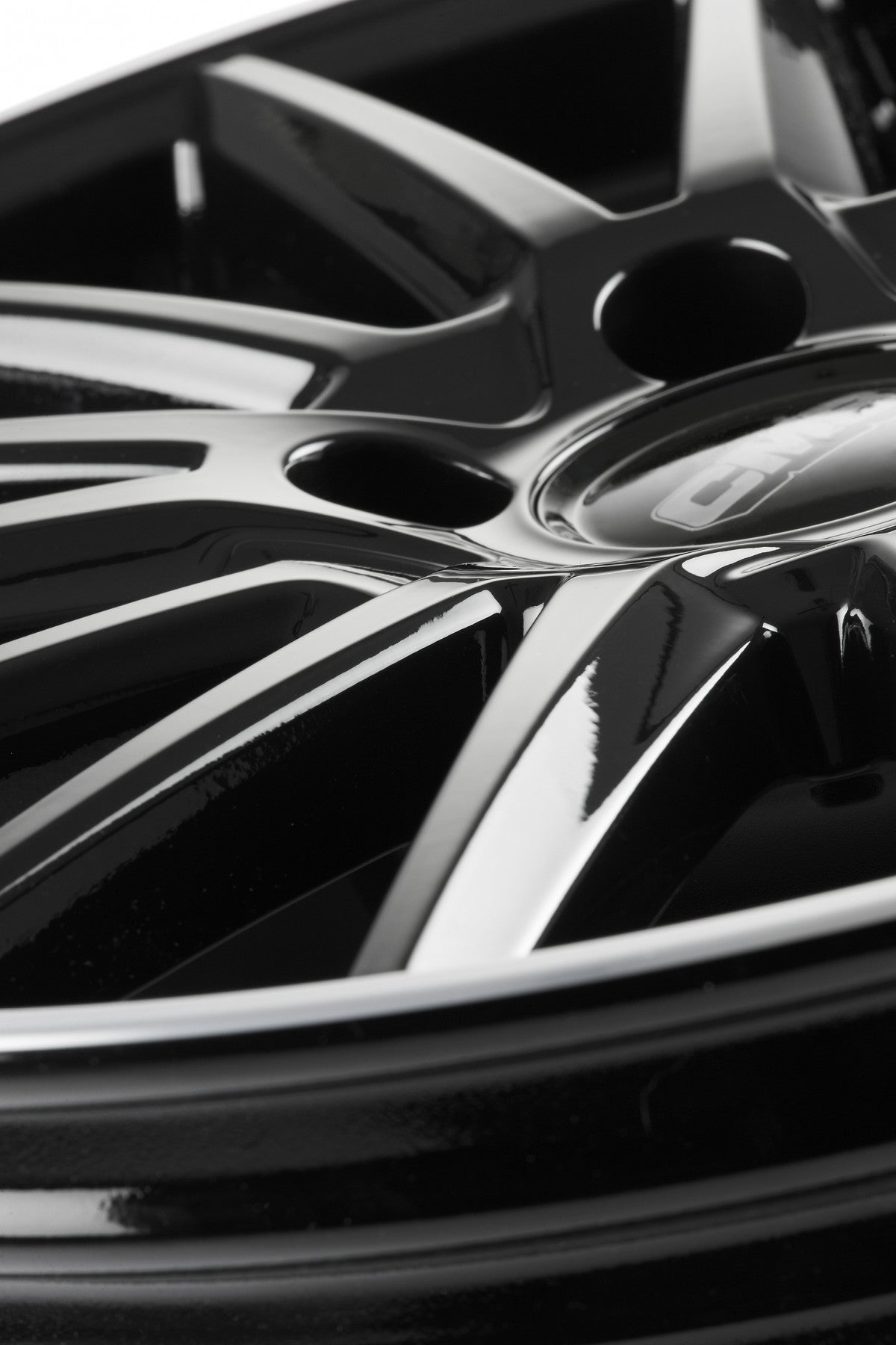 CMS C23 diamond rim black 8x18 ET31.1 - LK5/112 ML66.5