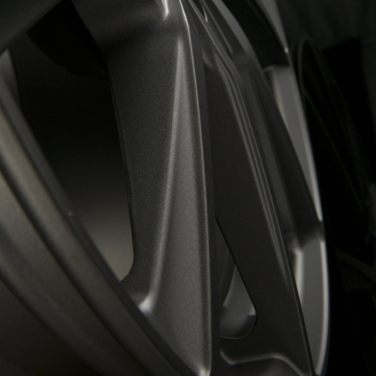 Advanti Racing Centurio (ADV15) DARK - Matt Gunmetal Alufelge 8x18 Zoll ET40 LK 5x114.3 ML72.6 – Bild 3