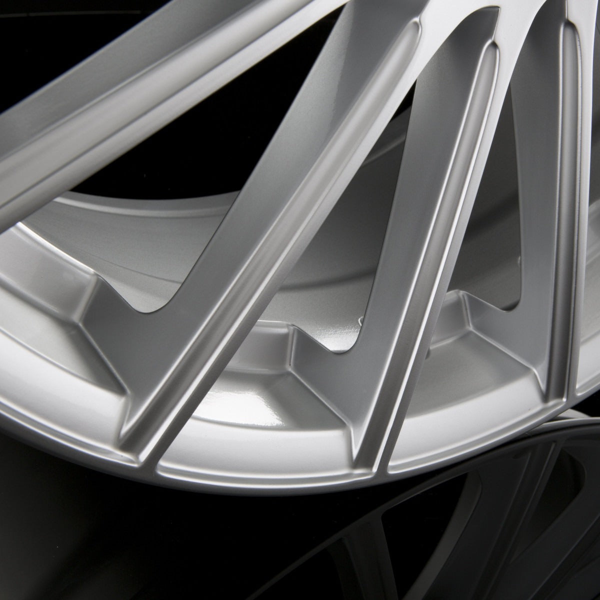 Motec Tornado (MCT9) High Gloss Silver Alufelge 8.5x19 Zoll ET45 LK 5x112 ML66.6 – Bild 3