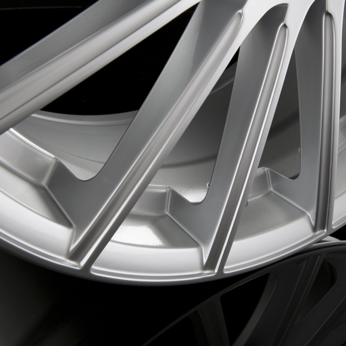 Motec Tornado (MCT9) High Gloss Silver Alufelge 10.5x21 Zoll ET35 LK 5x112 ML66.6 – Bild 3