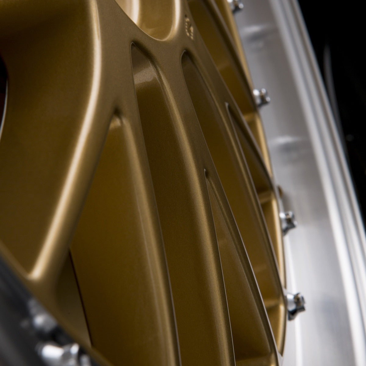 Ultra Wheels UA3-LM Gold Rim Polished Alufelge 8.5x18 Zoll ET35 LK 5x120 ML72.6