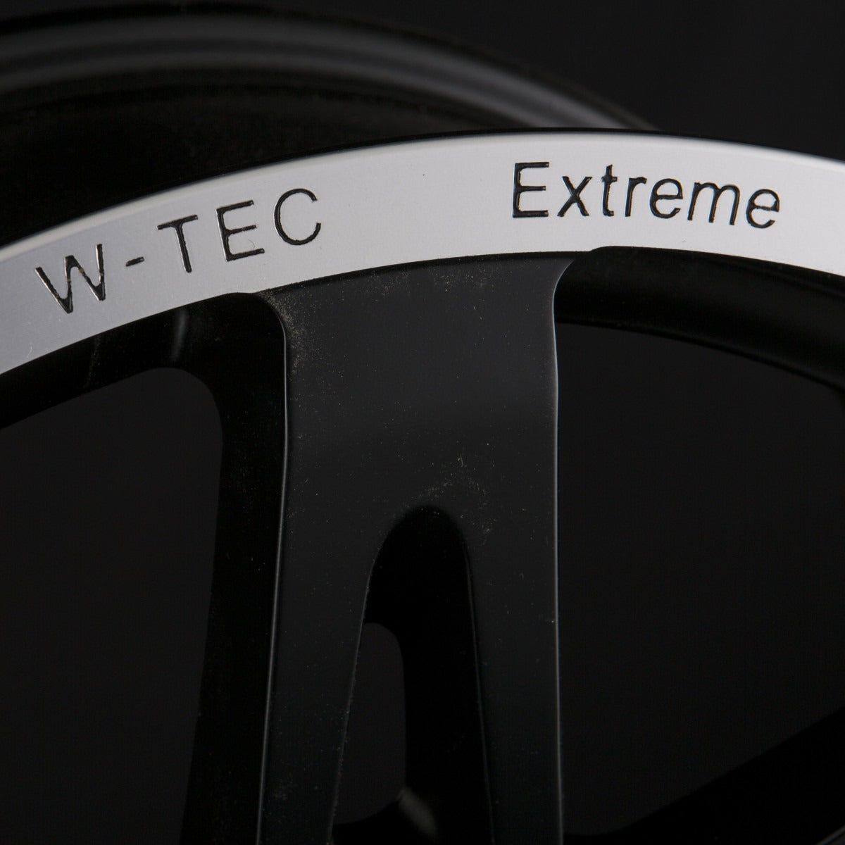 W-TEC Extreme Schwarz-Silber Alufelge 8.5x20 Zoll ET40 LK 6x139.7 ML106.1