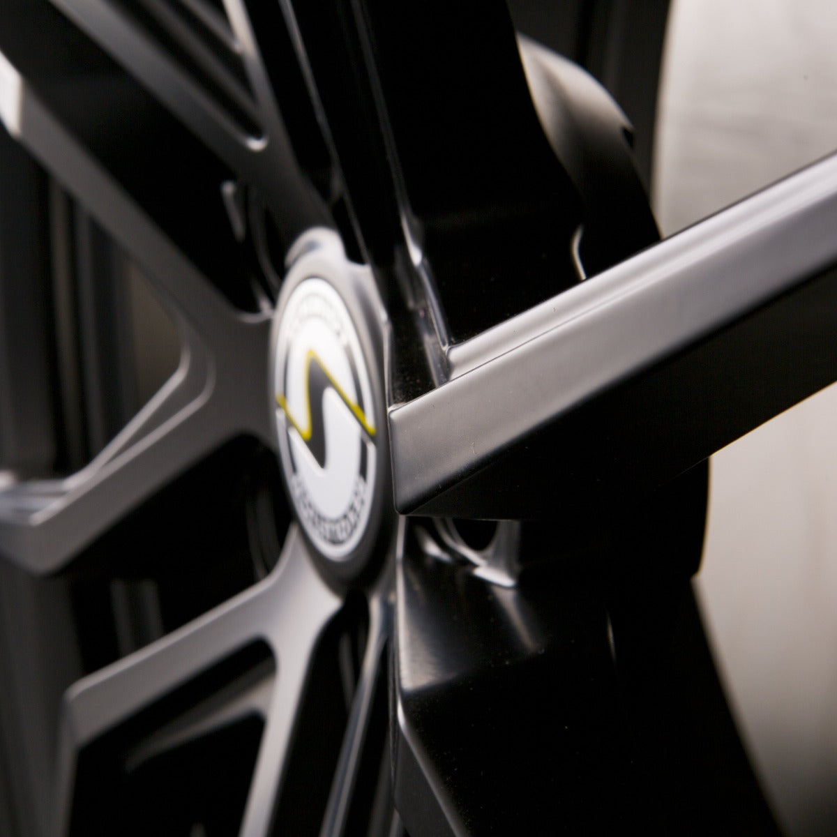 Schmidt REVOLUTION Drago Satin Black mit Softhorn Alufelge 9x20 Zoll ET43 LK 5x98 ML58.1 – Bild 5