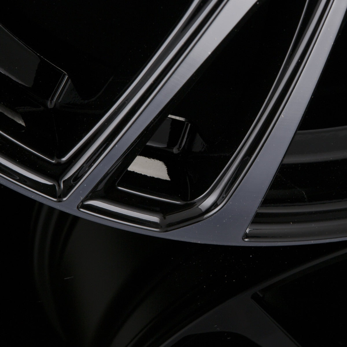 GMP Italia Astral Black Diamond Alufelge 6.5x16 Zoll ET35 LK 5x112 ML73.1 – Bild 3