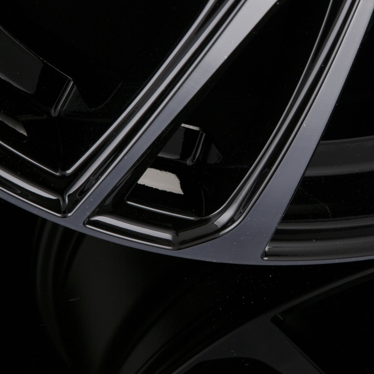 GMP Italia Astral Black Diamond Alufelge 8x18 Zoll ET30 LK 5x112 ML73.1 – Bild 3