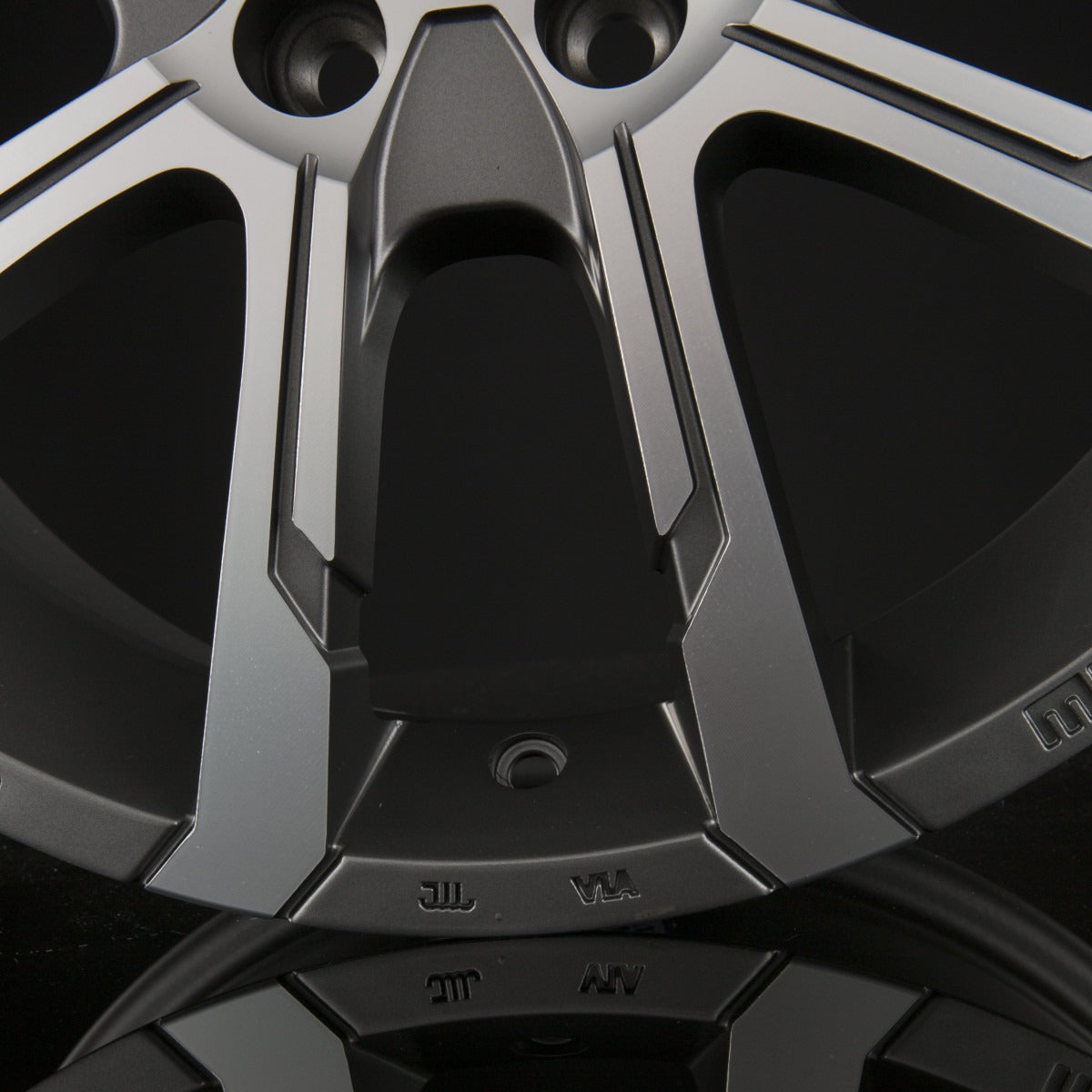 Momo Quantum EVO matt anthracite diamond cut Alufelge 8x18 Zoll ET44 LK 5x112 ML57.1 – Bild 5