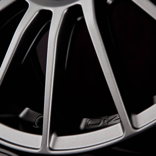 OZ Superturismo LM matt graphite Alufelge 7.5x18 Zoll ET50 LK 5x112 ML75 – Bild 2