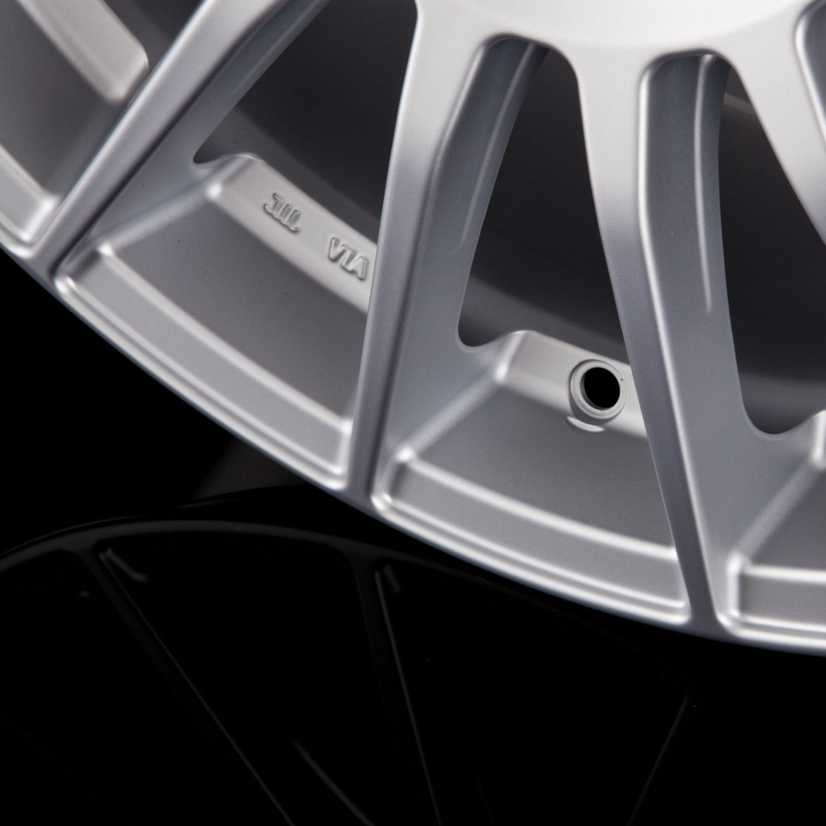OZ Superturismo LM matt race silver Alufelge 7.5x17 Zoll ET40 LK 5x108 ML75 – Bild 6