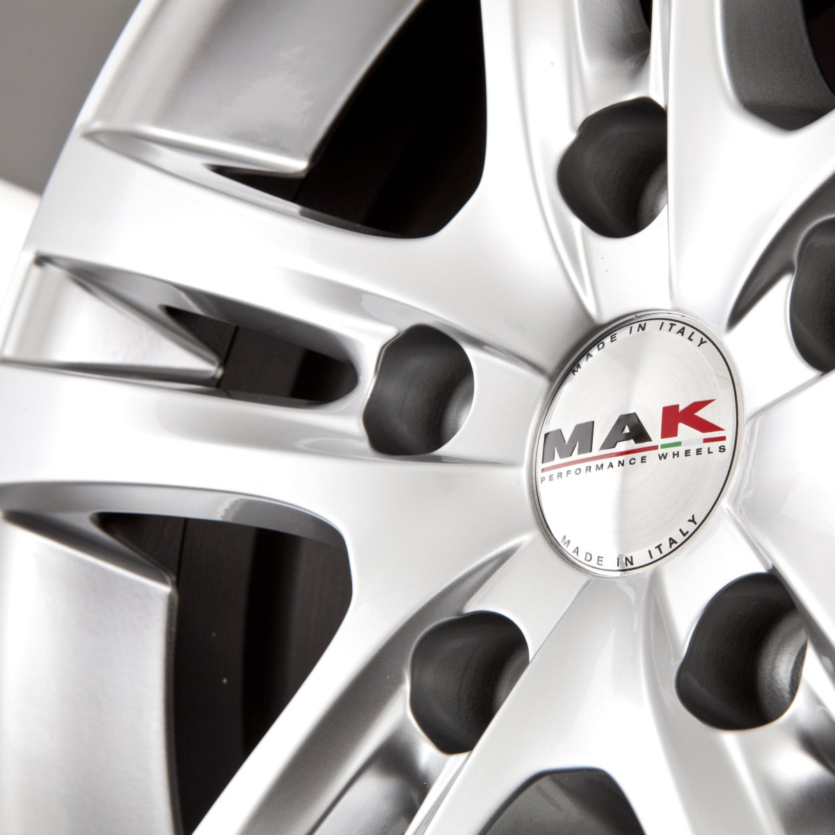 Mak Zenith Hyper Silver Alufelge 8x19 Zoll ET40 LK 5x120 ML64.1 – Bild 3