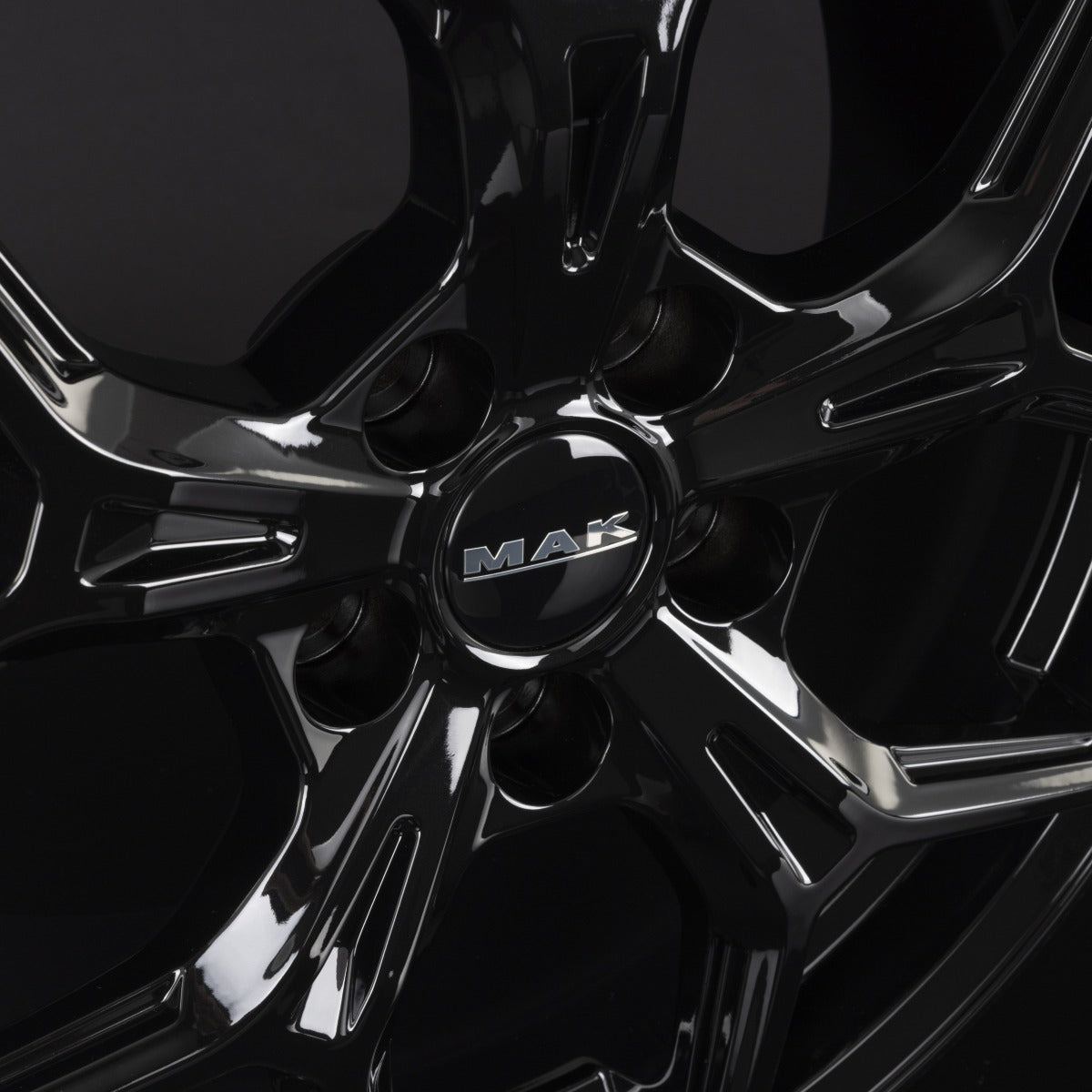 Mak Epica gloss black Alufelge 8x19 Zoll ET45 LK 5x114.3 ML76 – Bild 6