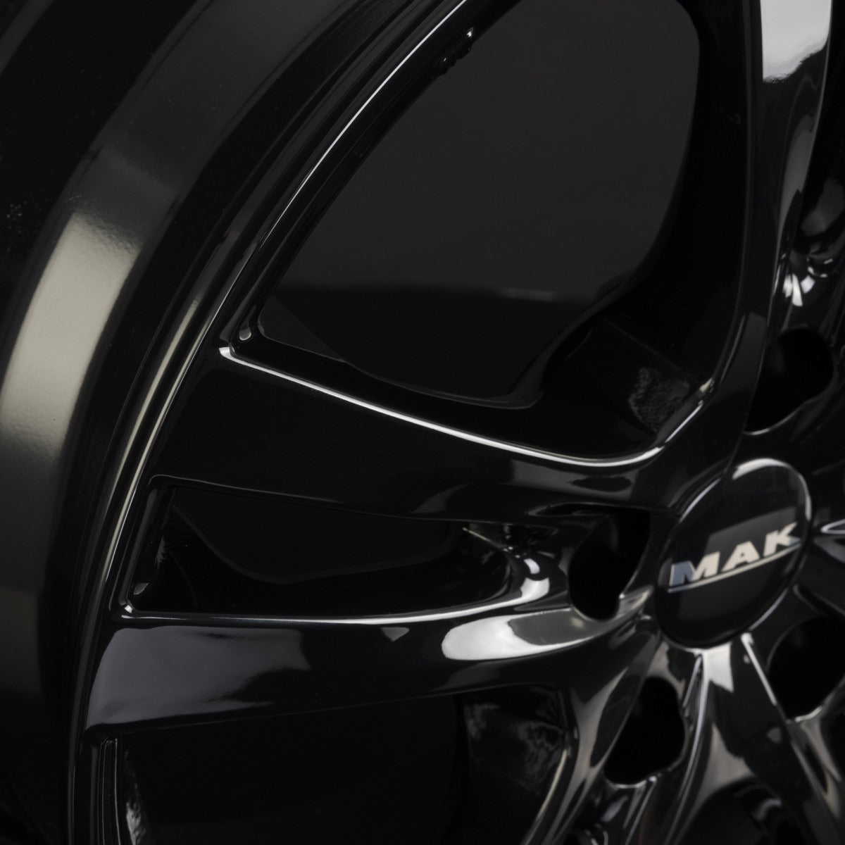 Mak Zenith Gloss Black Alufelge 8x17 Zoll ET50 LK 5x114.3 ML60.1 – Bild 4