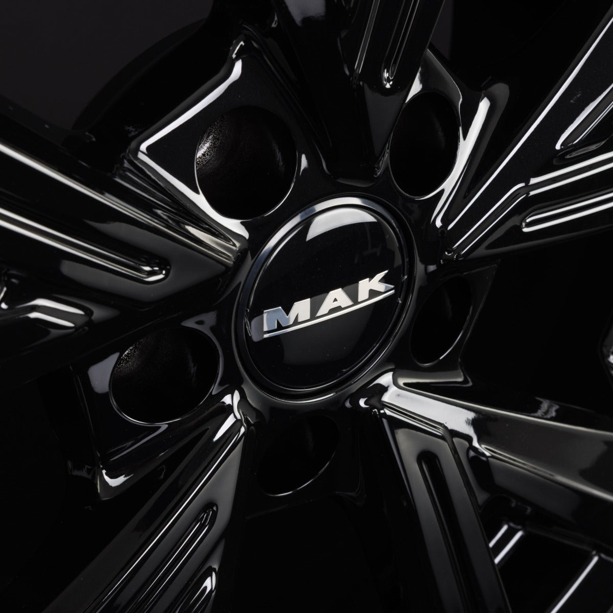 Mak Qvarz gloss black Alufelge 6.5x16 Zoll ET42 LK 5x112 ML57.1 – Bild 6
