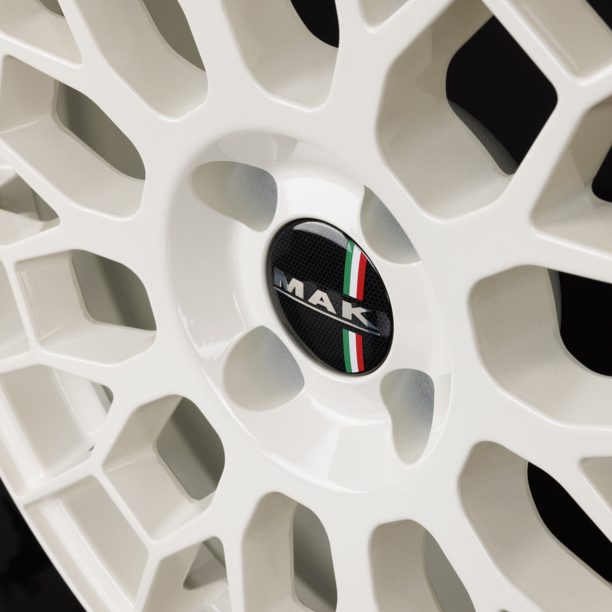 Mak APX gloss white Alufelge 7.5x18 Zoll ET45 LK 5x108 ML72 – Bild 6