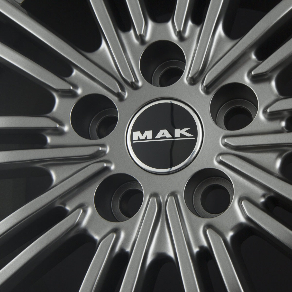 Mak York Matt Titan Alufelge 8x18 Zoll ET45 LK 5x108 ML63.4 – Bild 4
