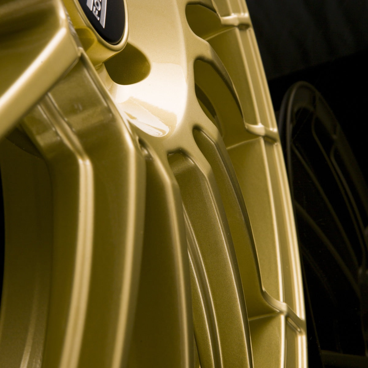 Fondmetal 9RR Glossy Gold Alufelge 7x17 Zoll ET40 LK 4x108 ML63.4