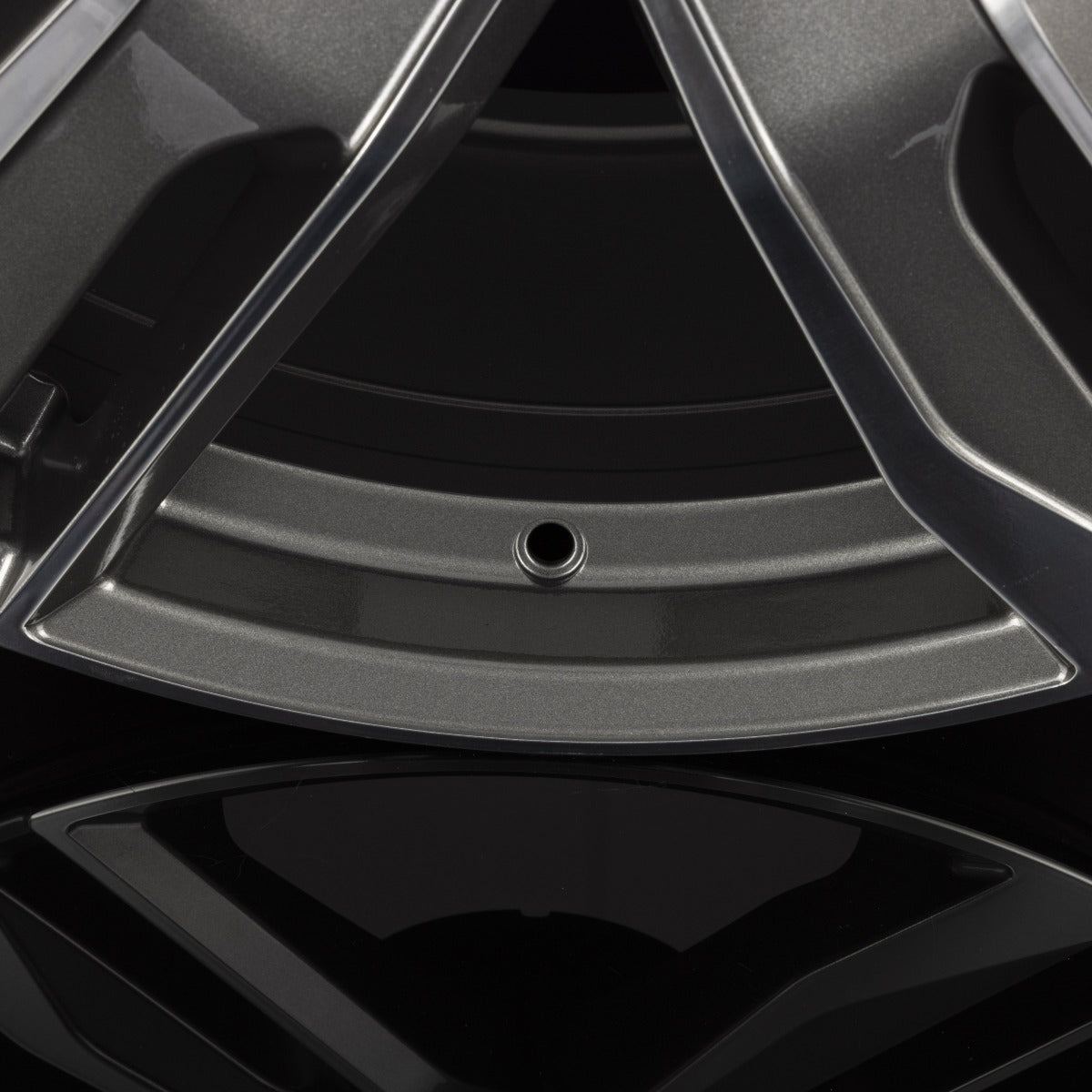 Fondmetal Hexis Glossy Titanium Machined Alufelge 8x18 Zoll ET29 LK 5x112 ML66.6 – Bild 3