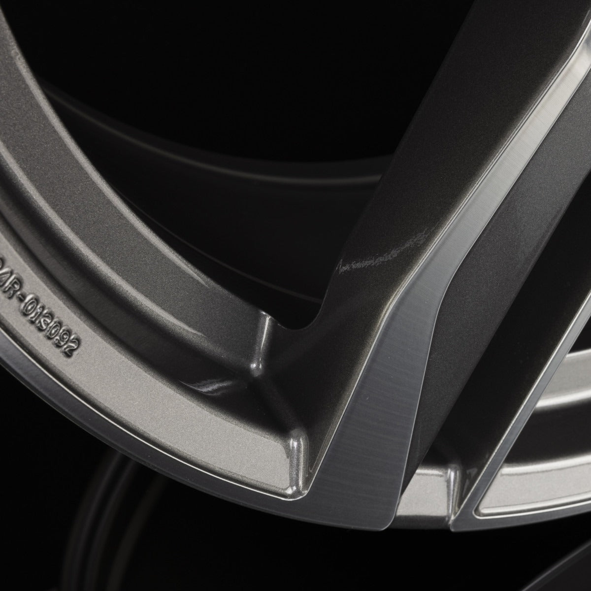 Fondmetal Hexis Glossy Titanium Machined Alufelge 8x18 Zoll ET48 LK 5x112 ML57.1 – Bild 3
