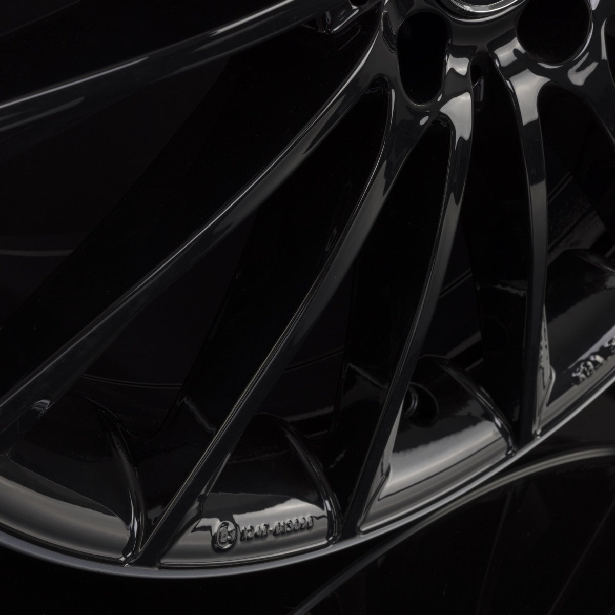 Fondmetal Aidon Glossy Black Machined Lip Alufelge 8x18 Zoll ET48 LK 5x112 ML66.6 – Bild 5