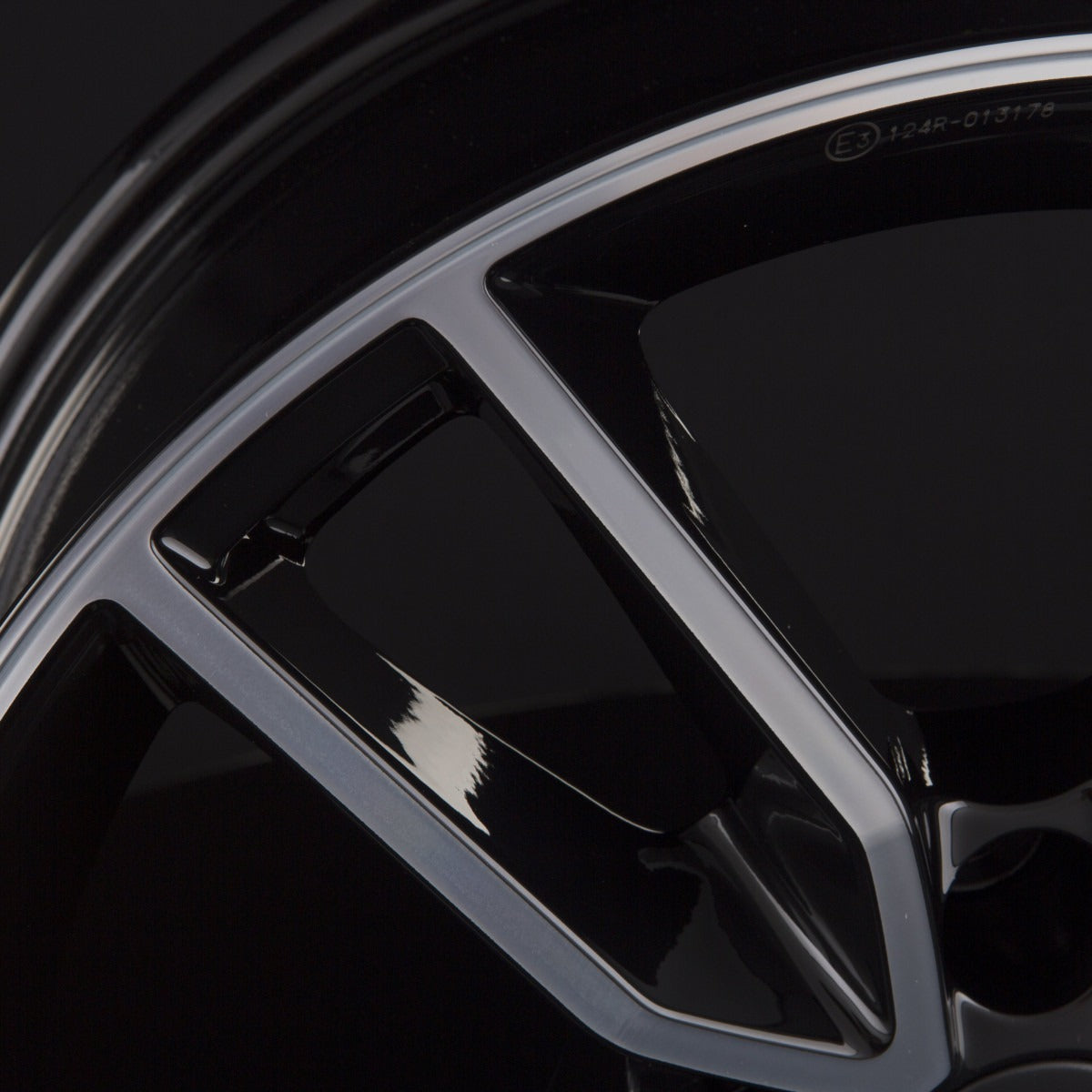 Fondmetal Koros Glossy Black Machined - Diamond Black Alufelge 7x17 Zoll ET40 LK 5x112 ML57.1 – Bild 3