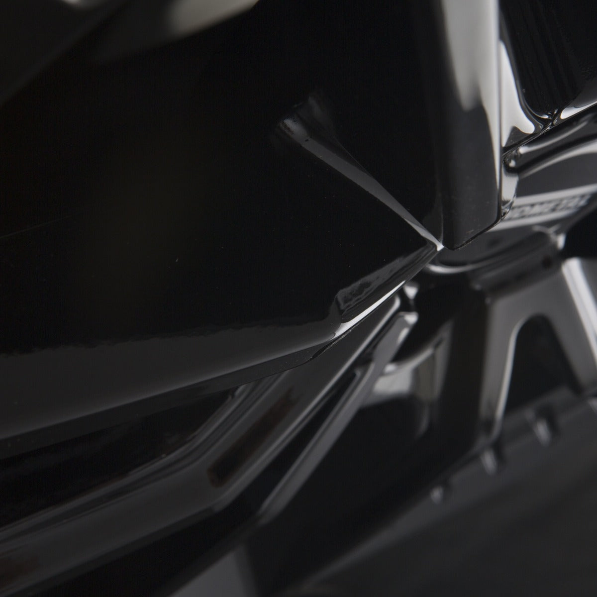 Fondmetal Elatha Glossy Black Alufelge 9x20 Zoll ET20 LK 5x112 ML66.6 – Bild 3